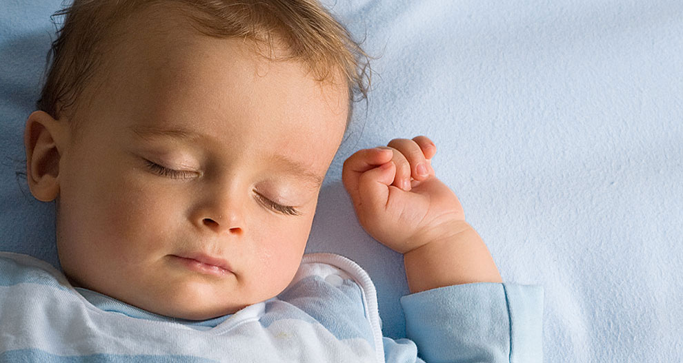 Годування дитини під час сну: переваги та ризики
